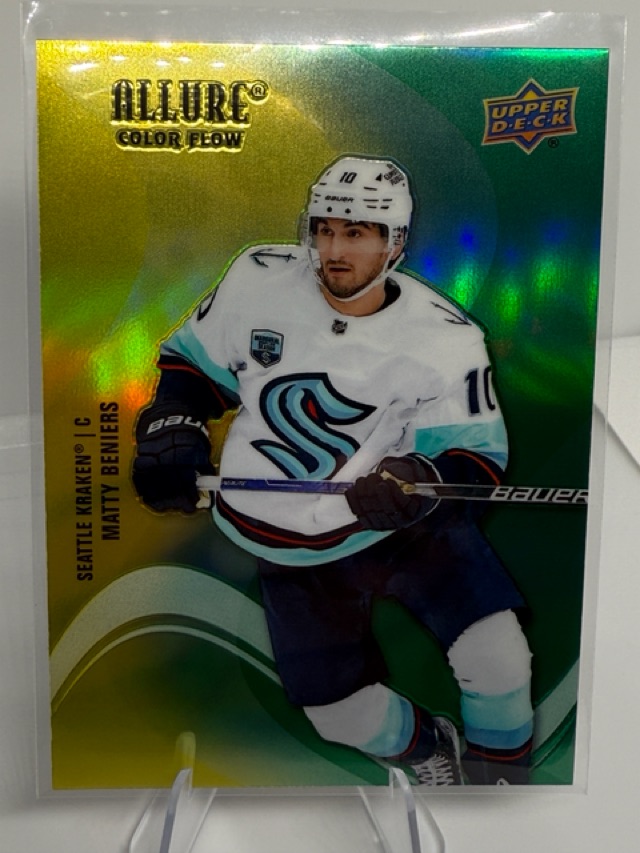 2022-23 Upper Deck Allure - Color Flow Yellow-Green Matty Beniers #SF-5 front
