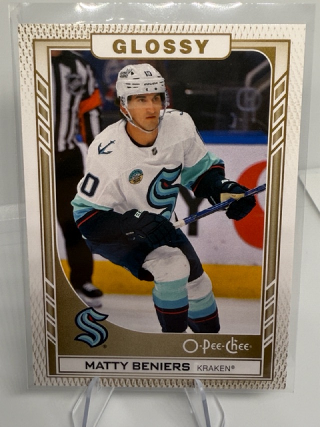 2023-24 Upper Deck - O-Pee-Chee Glossy Gold Matty Beniers #R-33 front