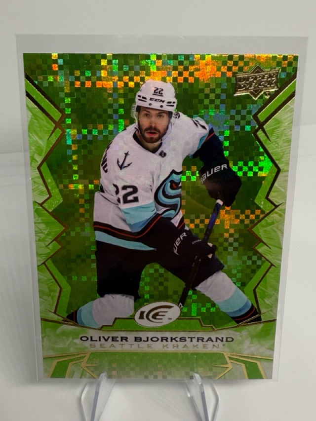 2022-23 Upper Deck Ice - Green Oliver Bjorkstrand #70 front